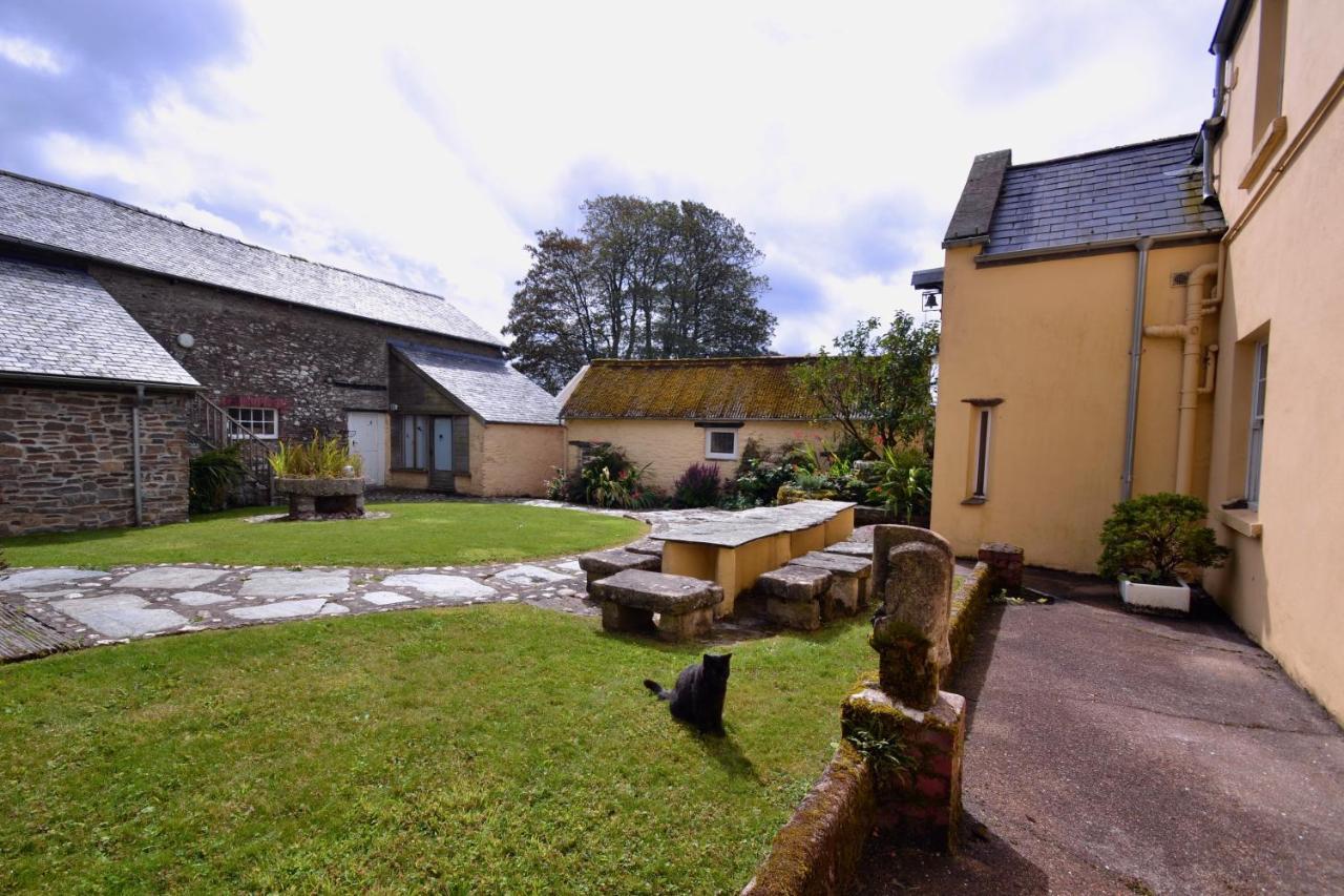 Holwell Holistic Retreat Bed & Breakfast Barnstaple Exterior photo